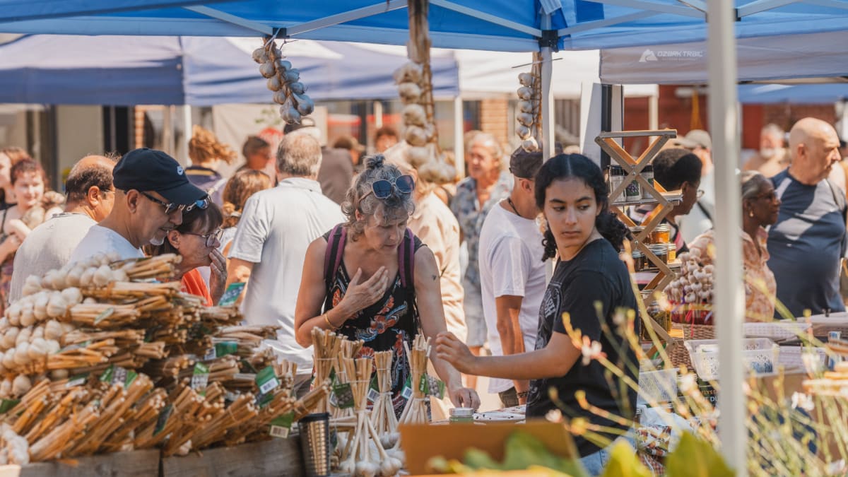 Visitez Sainte-Anne-de-Bellevue : garlic festival