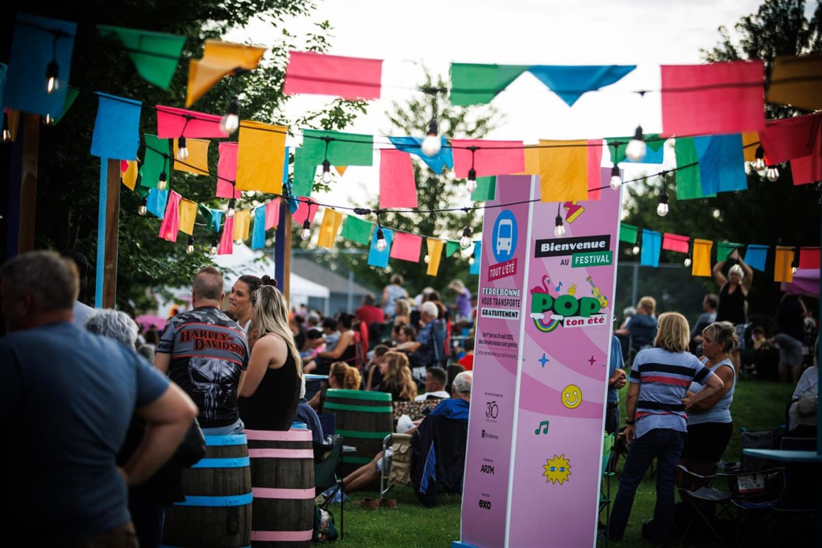 Crowd at the POP ton été festival.