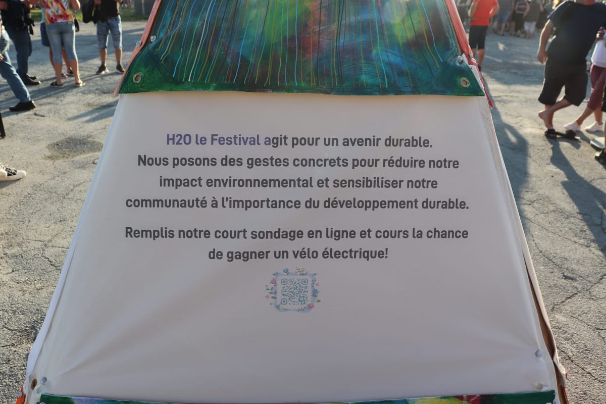 Affiche de concours au H2O festival.