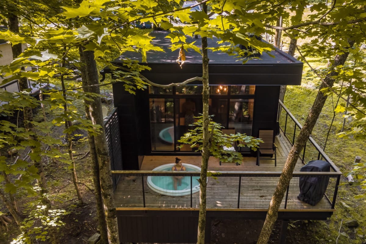 Cabin with a spa
