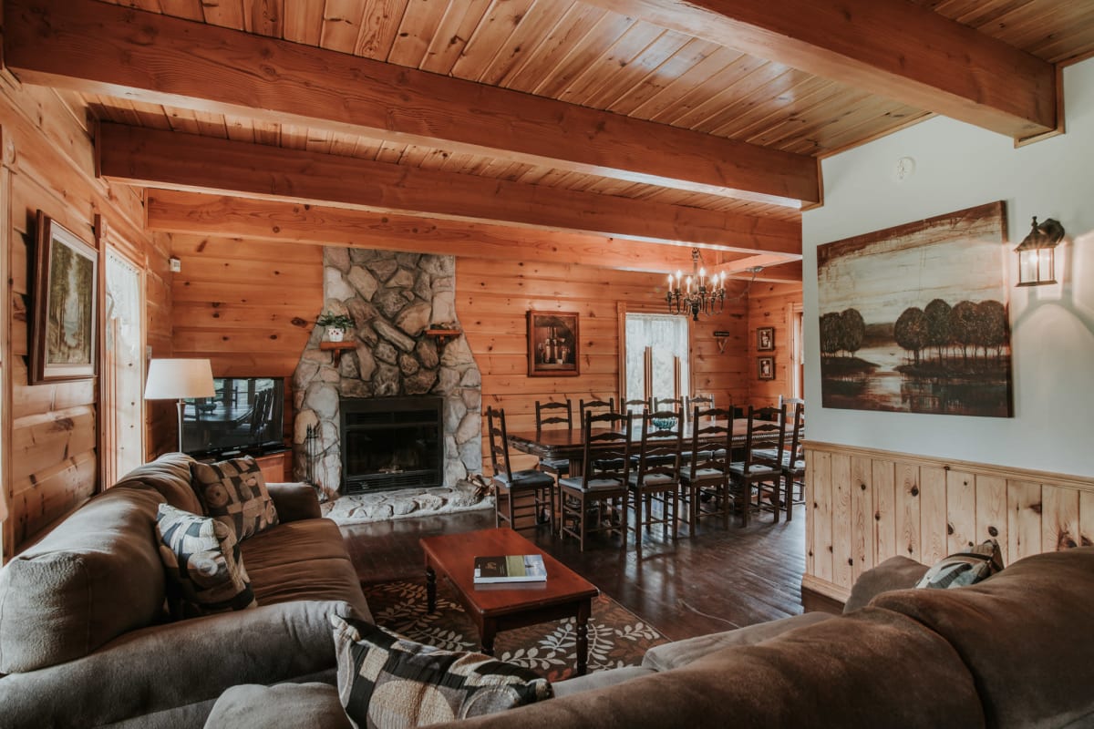 View of a living room and a large dining room in one of the Chalets Royal Laurentien.