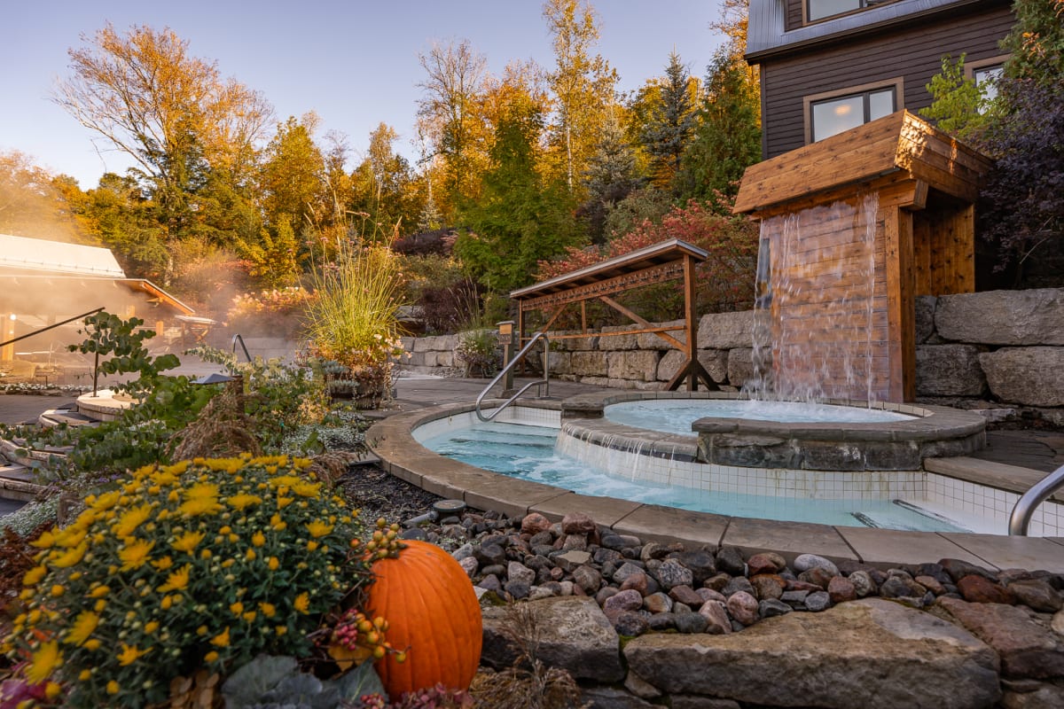 Scandinave Spa Mont-Tremblant pool in autumn