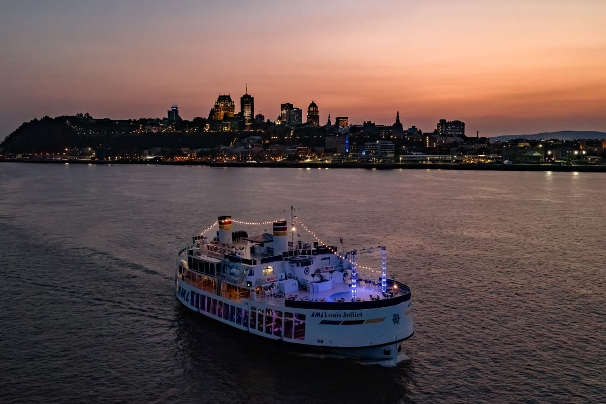 Dinner cruise in Québec City.