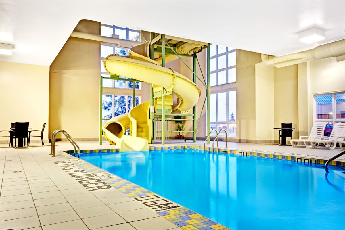 Water slide at Super 8 Saint-Jérôme.