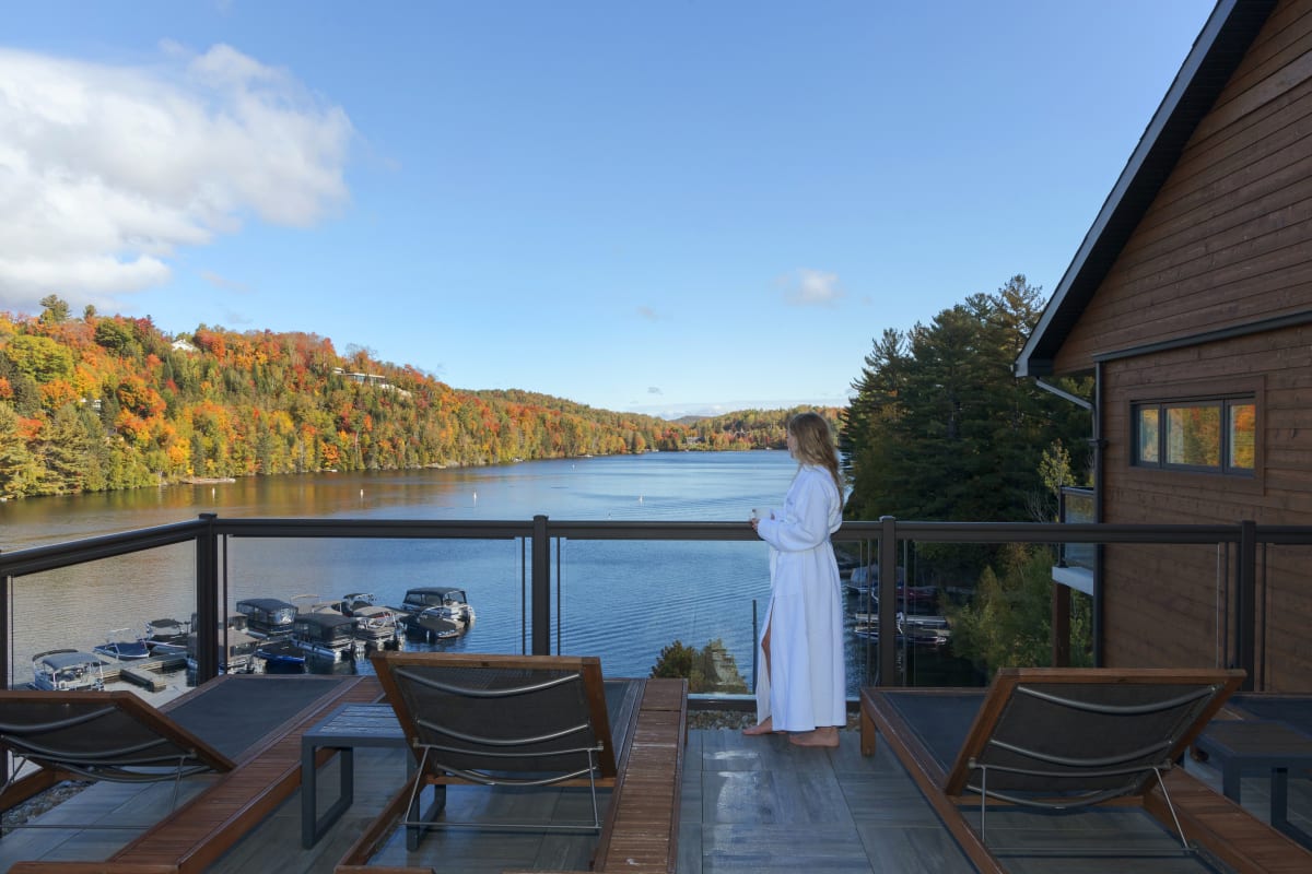 Woman on the balcony at the Viking Resort.