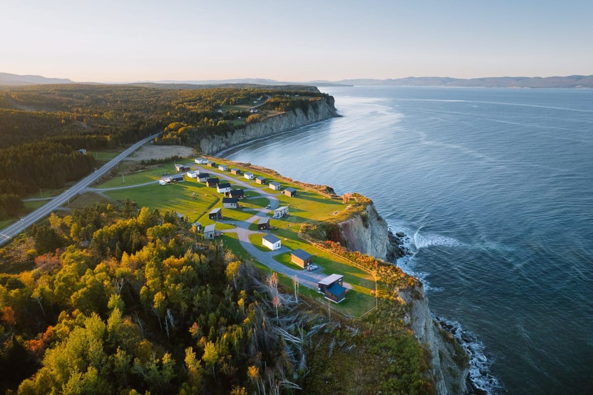 Coastline in Gaspésie next to Chalets Nautika.