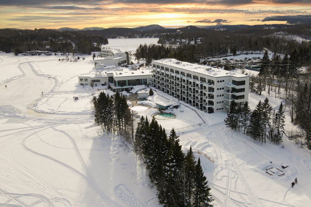 Aerial view of Estérel Resort in winter.