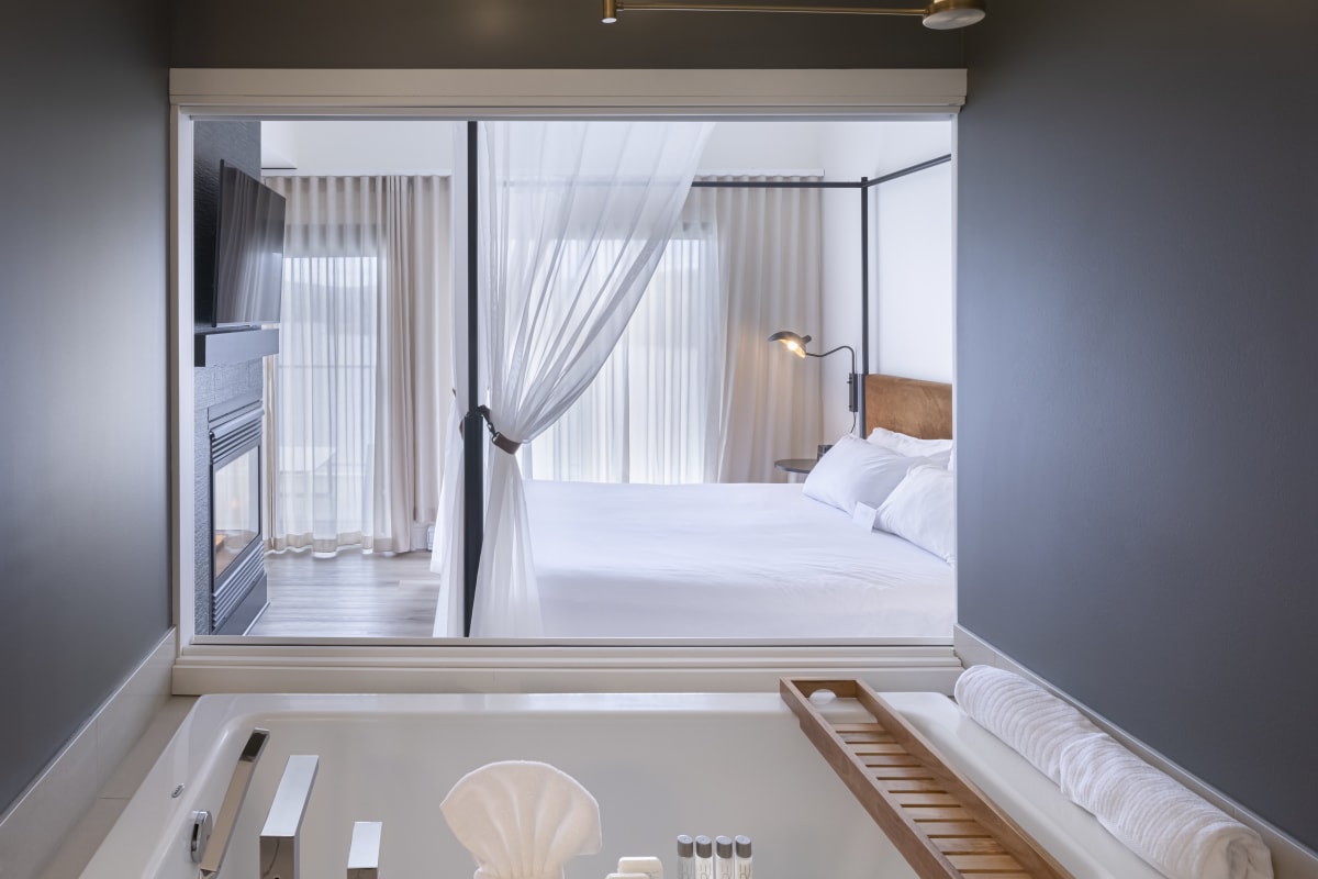 Bathroom opening onto a bedroom at Estérel Resort.