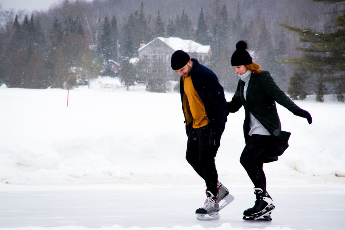 A couple ice skating near Estérel Resort.
