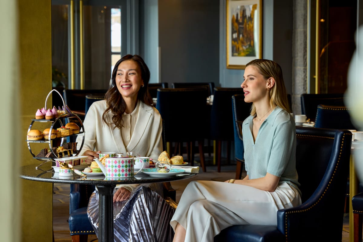 Two women having tea at the Fairmont Le Château Frontenac.