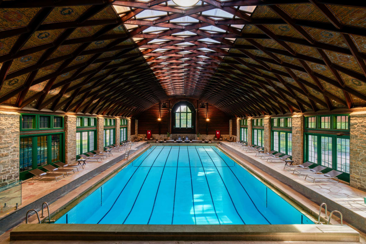 Piscine olympique du Château Montebello.