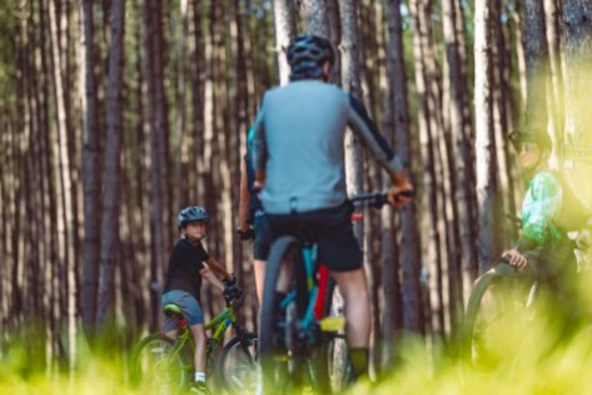 Grand Lodge Mont-Tremblant - Family biking in the woods