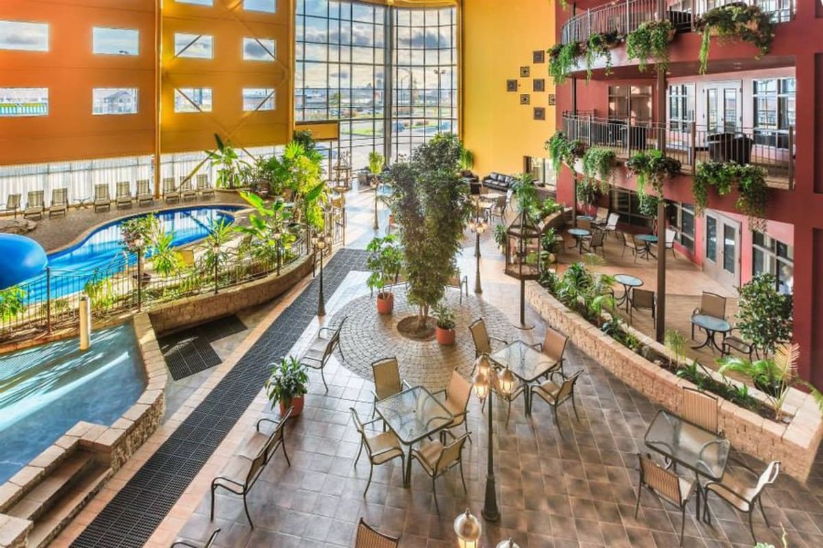 Hôtel Ambassadeur Québec : piscine