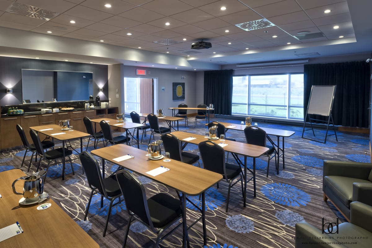 Holiday Inn Express & Suites Vaudreuil-Dorion - Salle de conférence