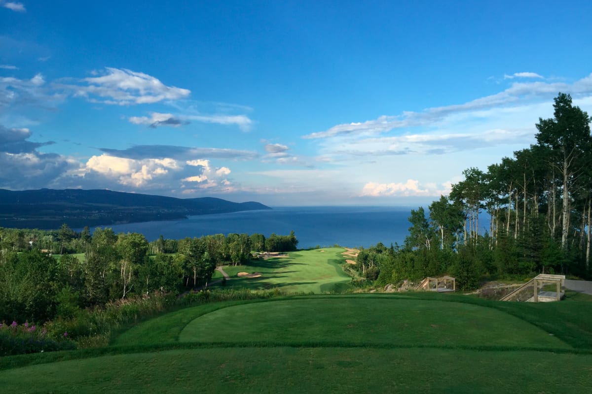 Vue du golf et du fleuve.