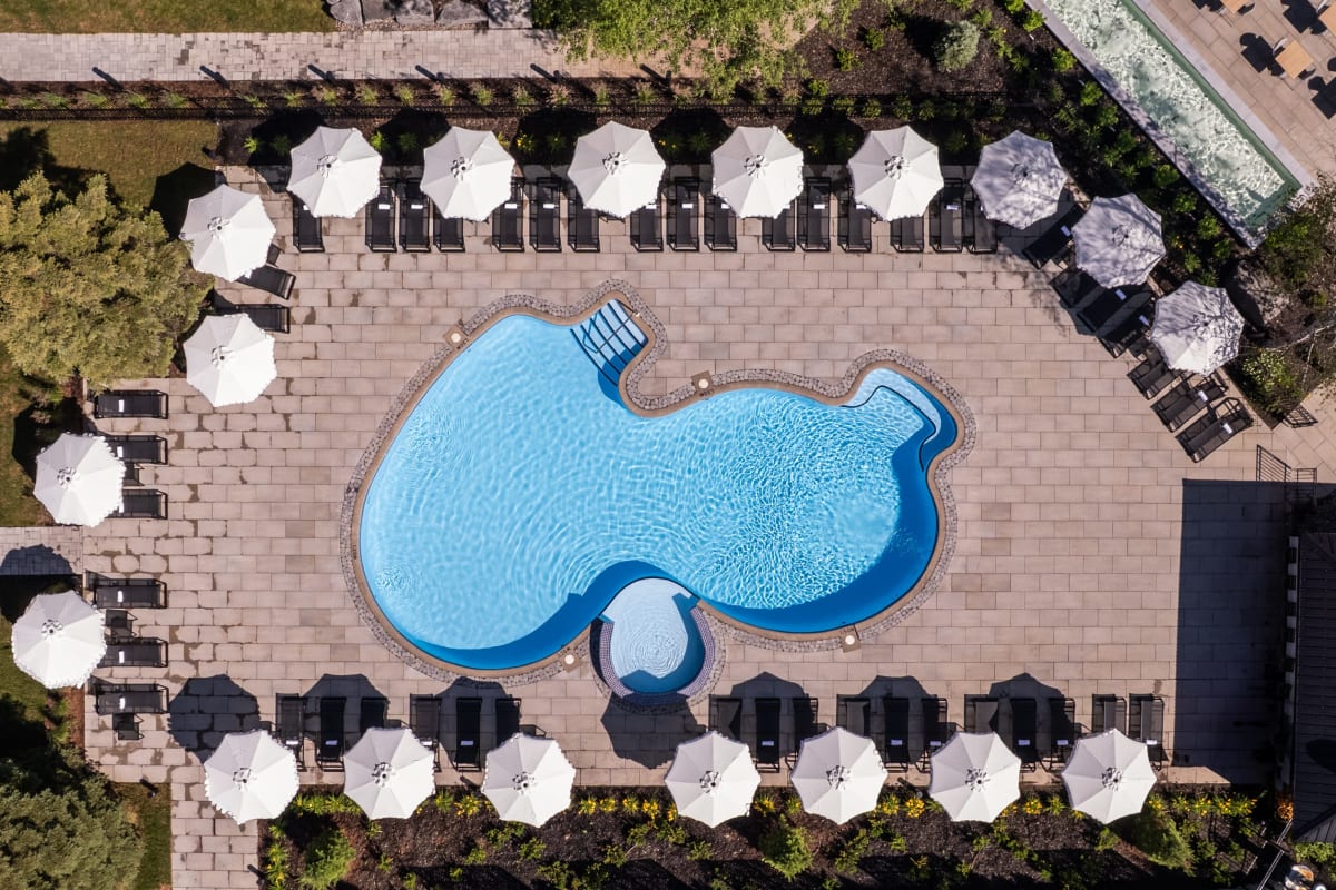 Piscine à l'Hôtel Mont Gabriel.