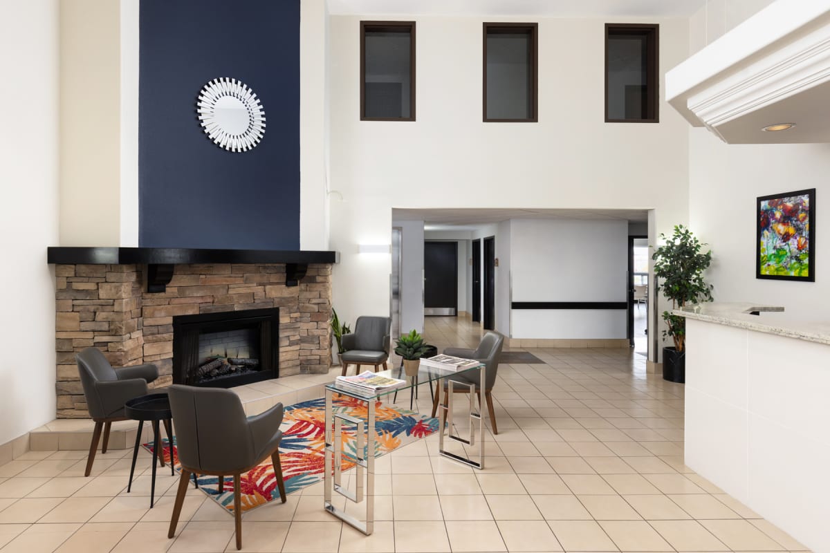 Lobby at Hôtel Super 8 St-Jérôme.