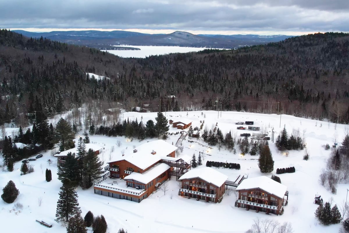 Le Grand R en hiver en vue aérienne.