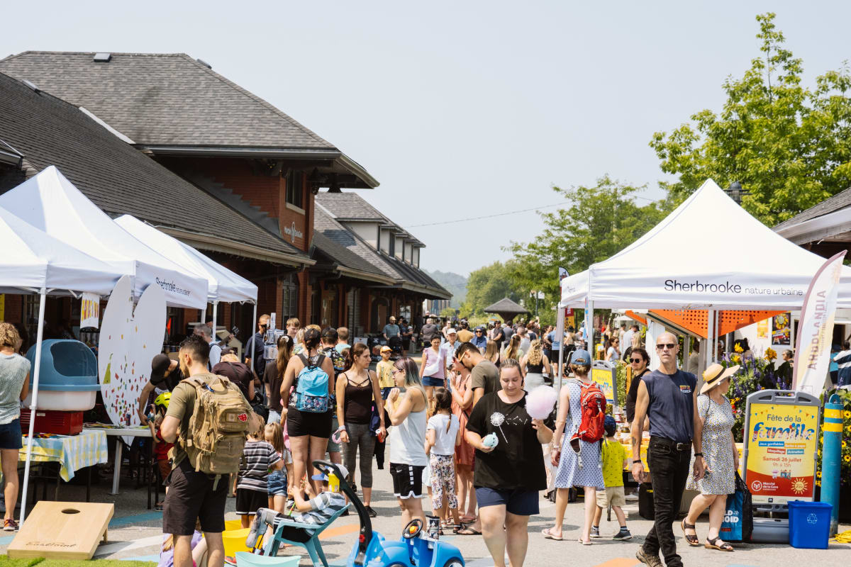 Marché public de la Gare de Sherbrooke.