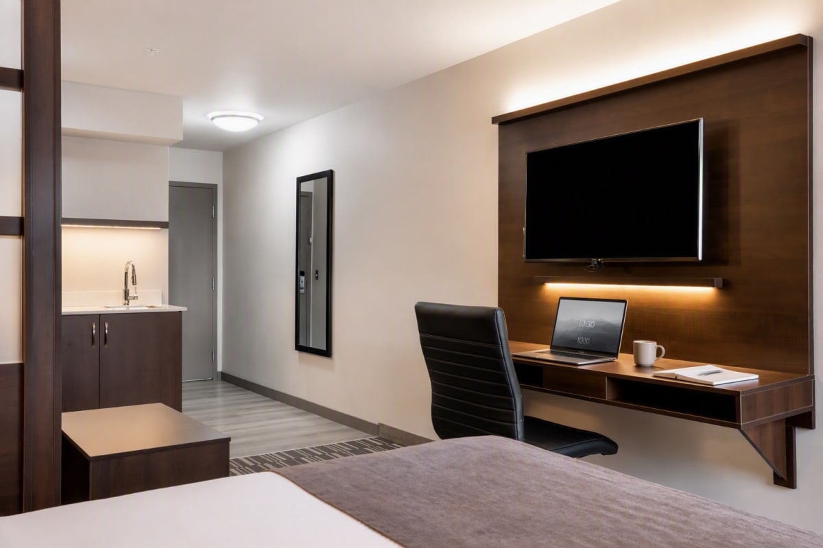 Intérieur d'une chambre du Microtel Mont-Tremblant.