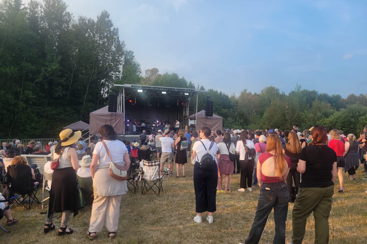 Foule au Festival Colline à Lac-Mégantic.