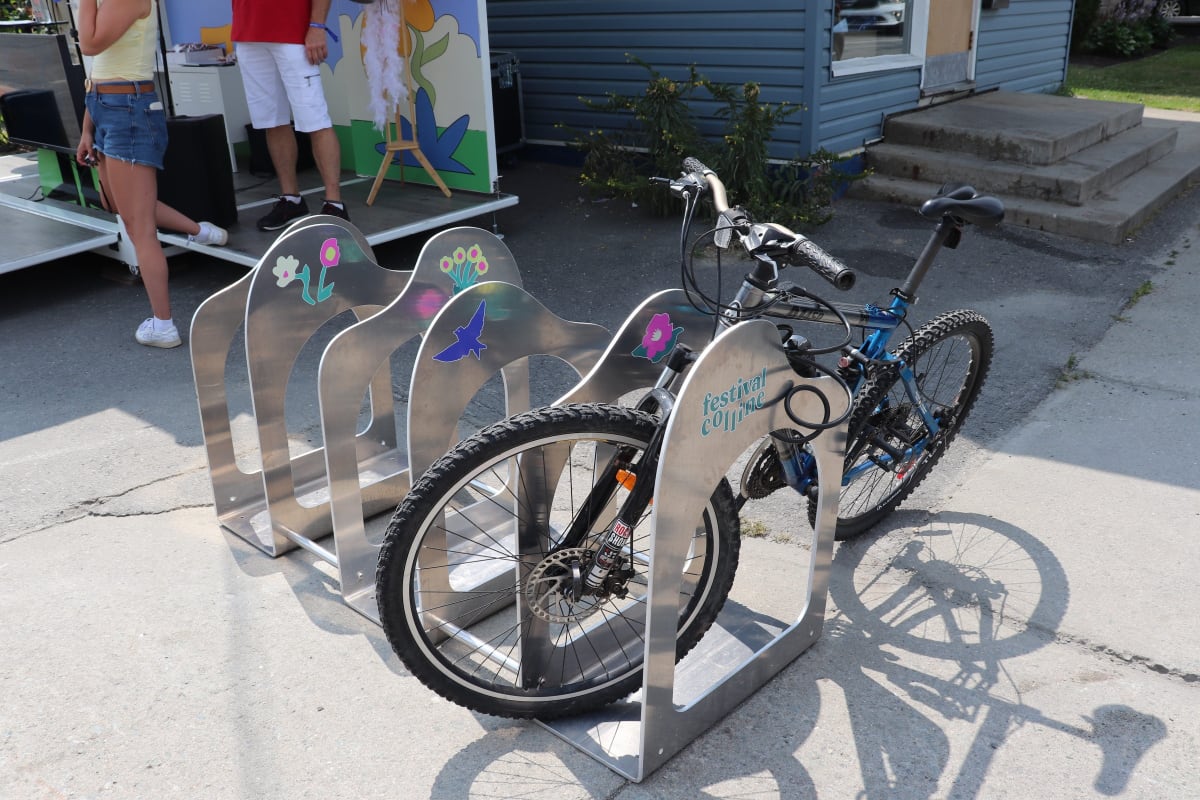 Support à vélo au Festival Colline à Lac-Mégantic.