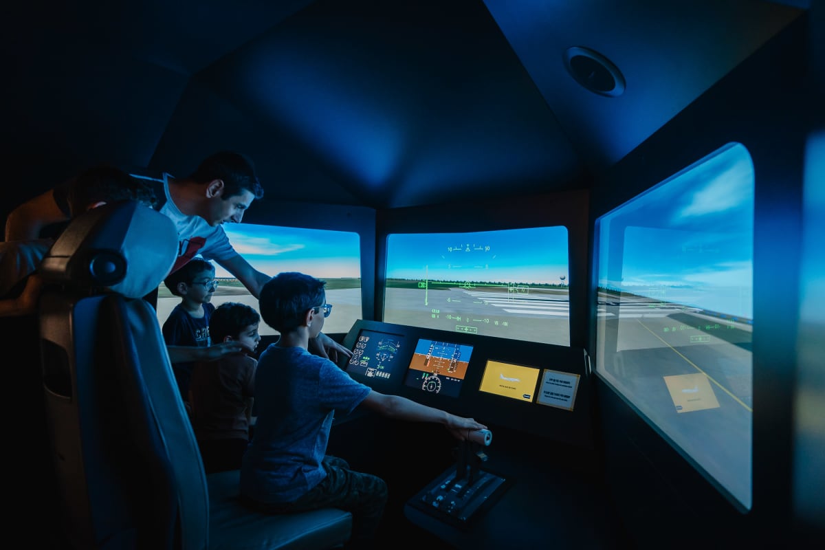 Flight simulator at Musée Bombardier.