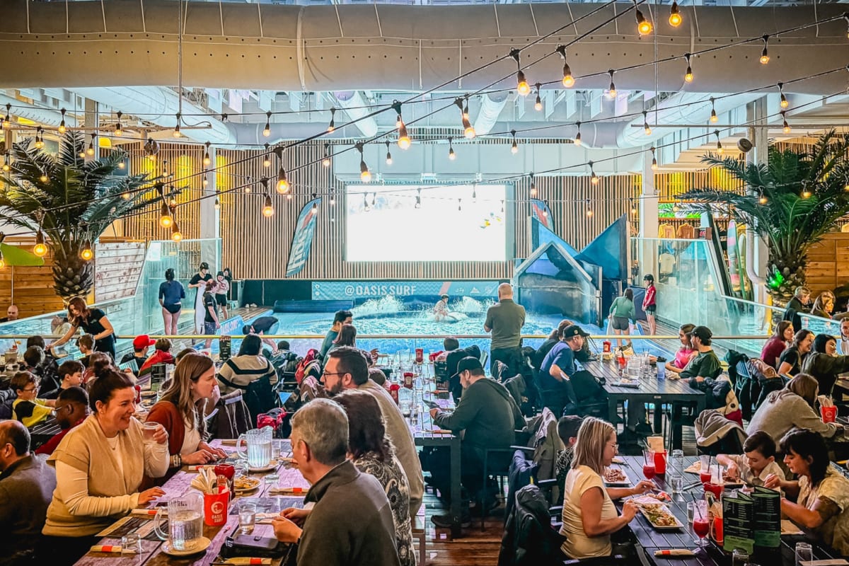 Overview of Le Turf restaurant