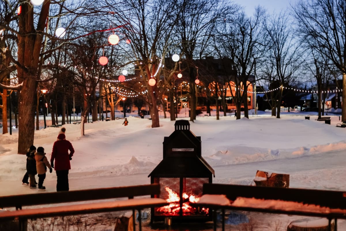 Patinoire au Parc Casimir-Dessaulles.