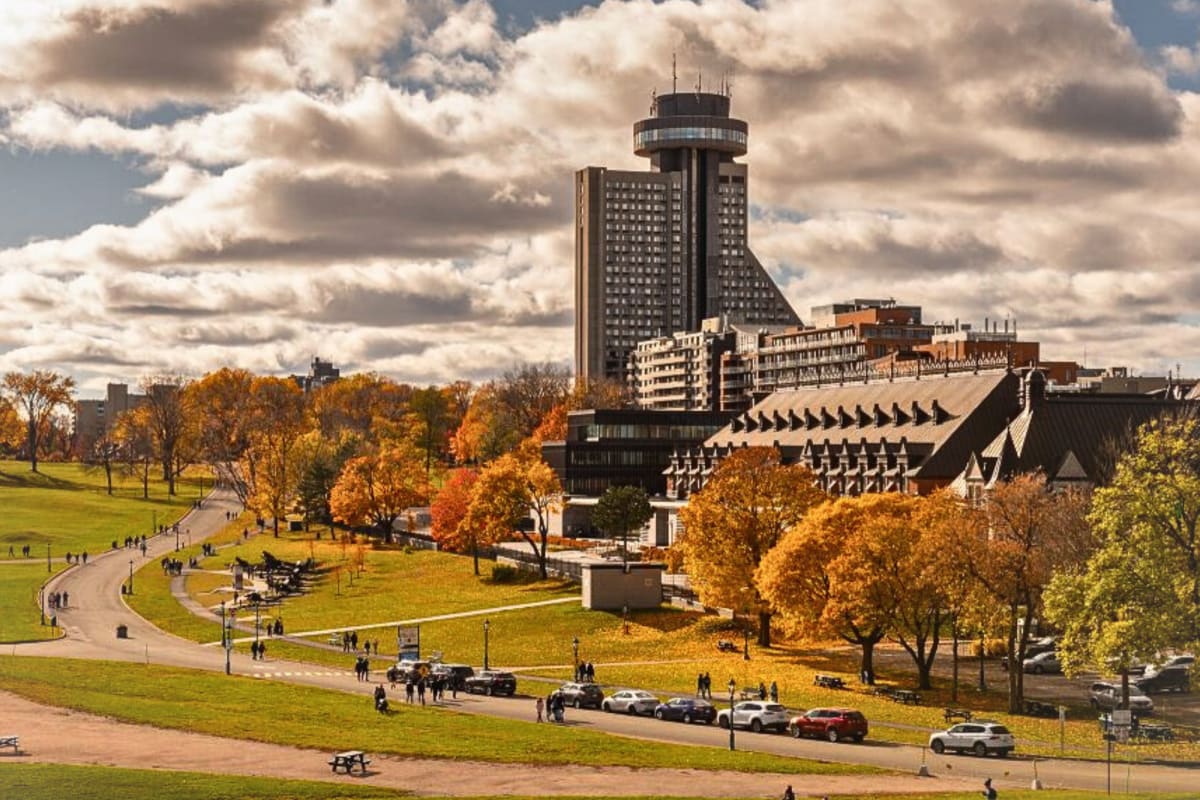 Hôtel Le Concorde in the fall