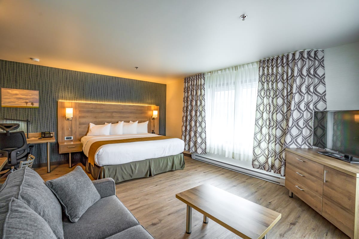 Room at Quality Suites Drummondville