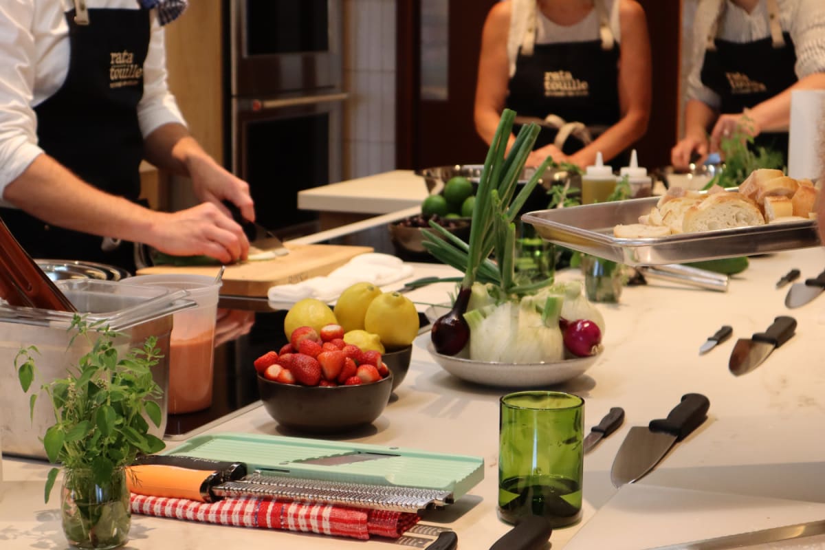 Participants at a cooking workshop at Ratatouille.