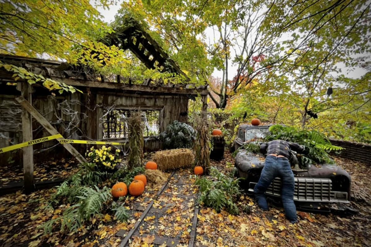 Maison dans un paysage automnal au Jardin Daniel A Séguin