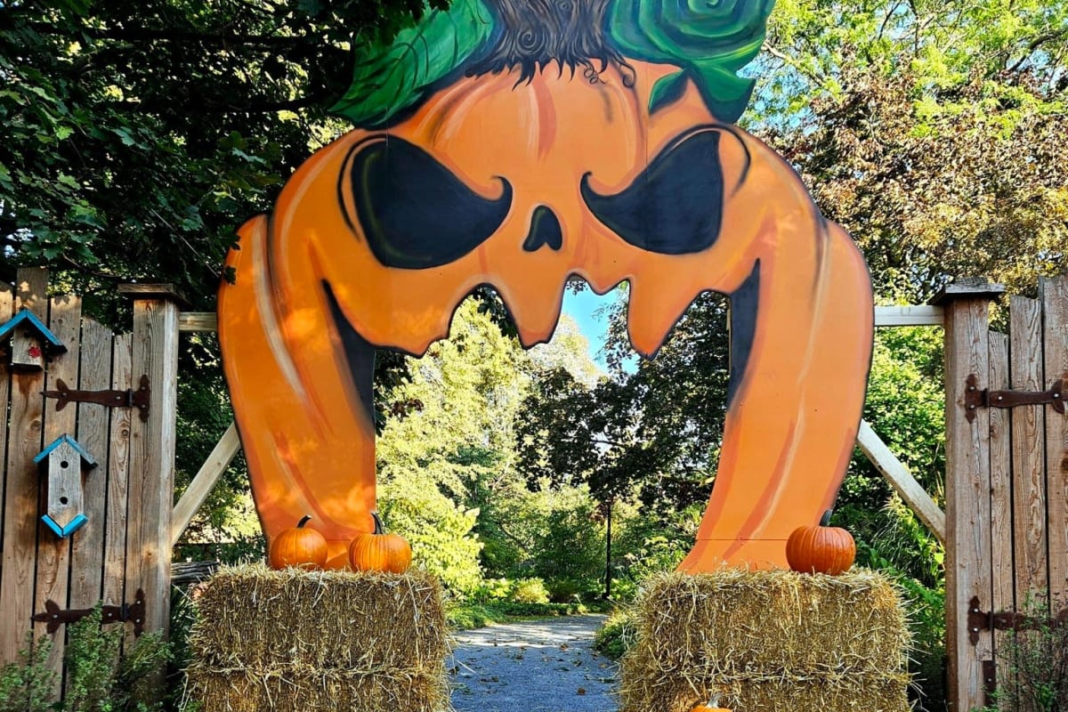 Jardin Daniel A Séguin in St-Hyacinthe decorated for Halloween.