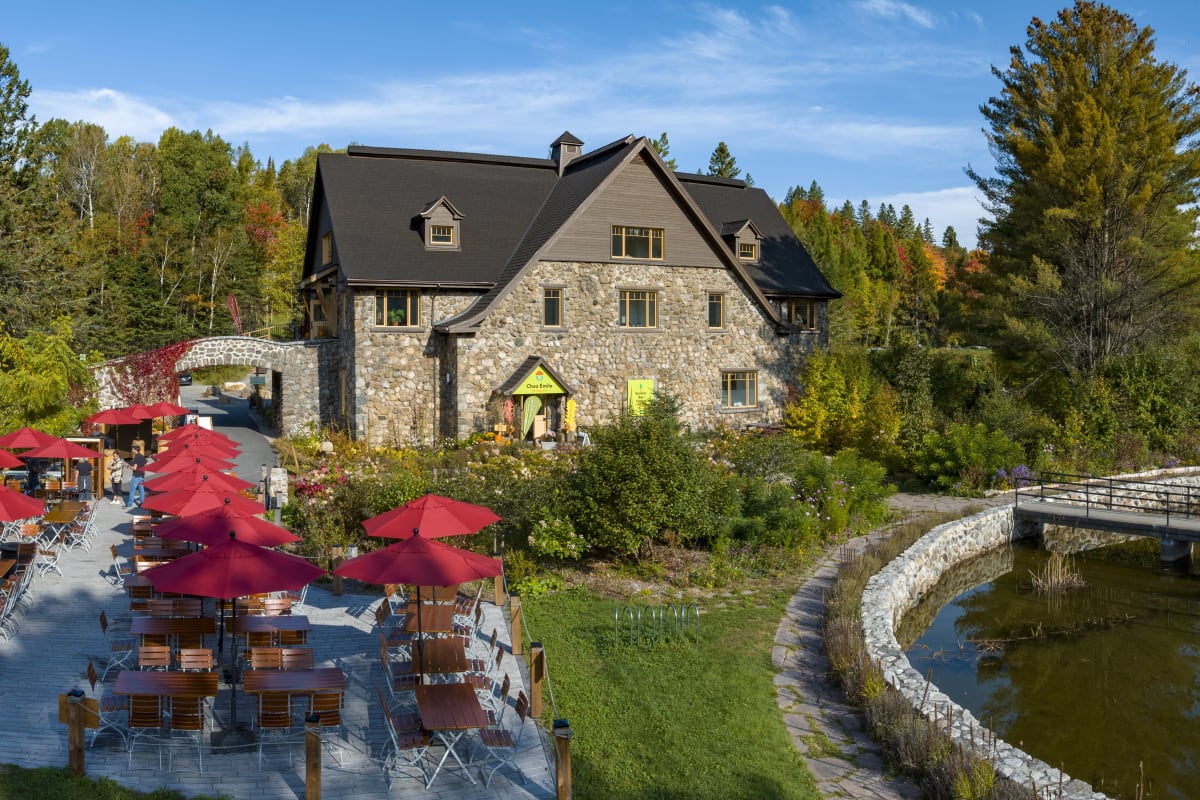 Bâtiment patrimonial sur le site du Sentier des cimes Laurentides.