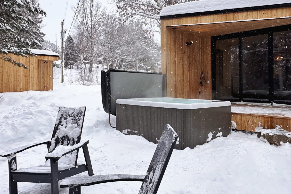 Mini cabin with spa. 