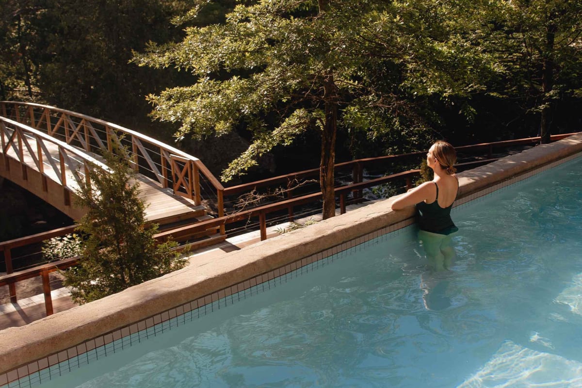 Woman in the pool at Strøm spa nordique Saint-Sauveur.