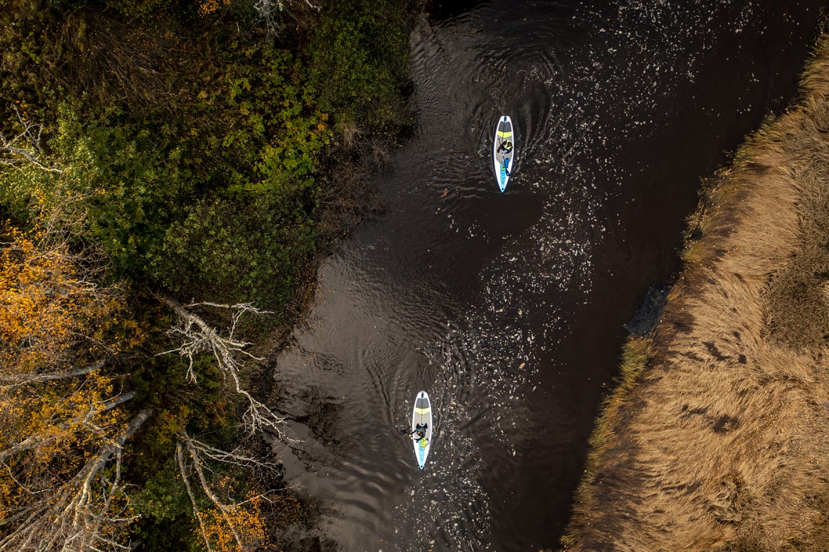 Two paddleboards seen from above in Côte-Nord.