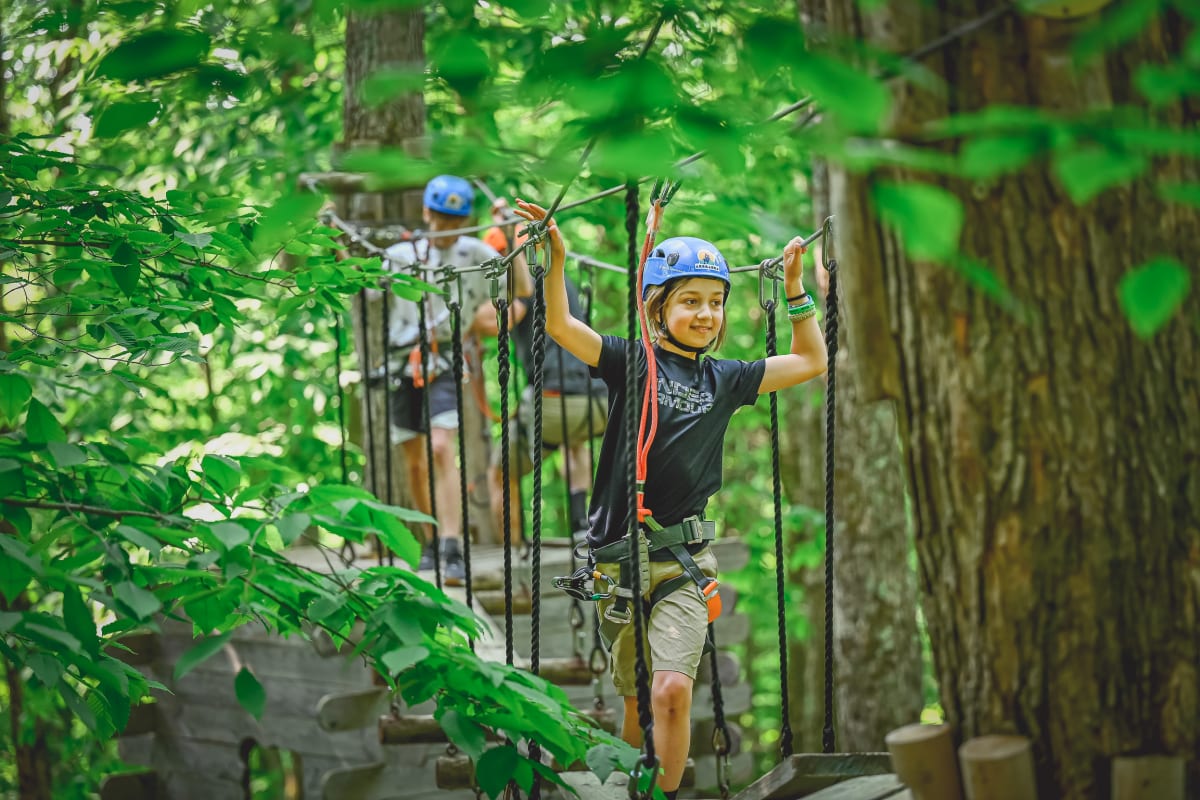 Kids in a treetop obstacle course at Arbraska Duchesnay.