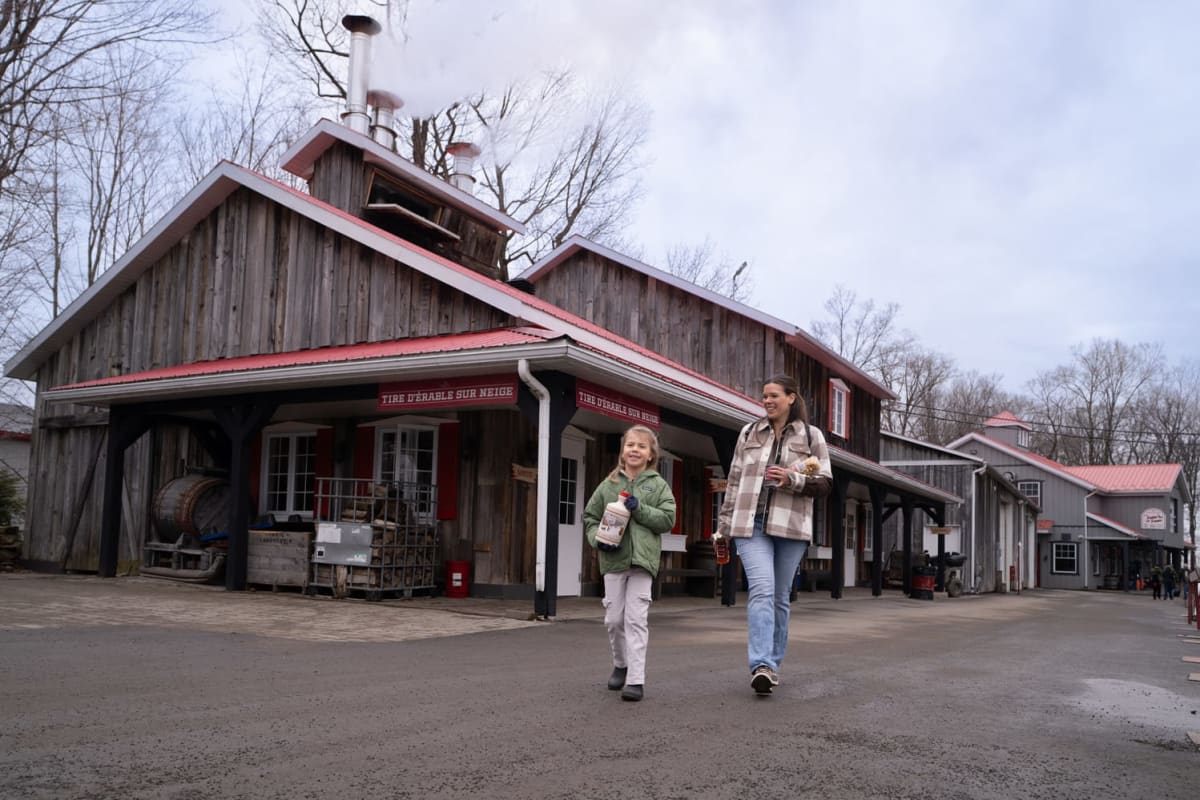Woman and girl bringing back maple products, Sucrerie Constantin.