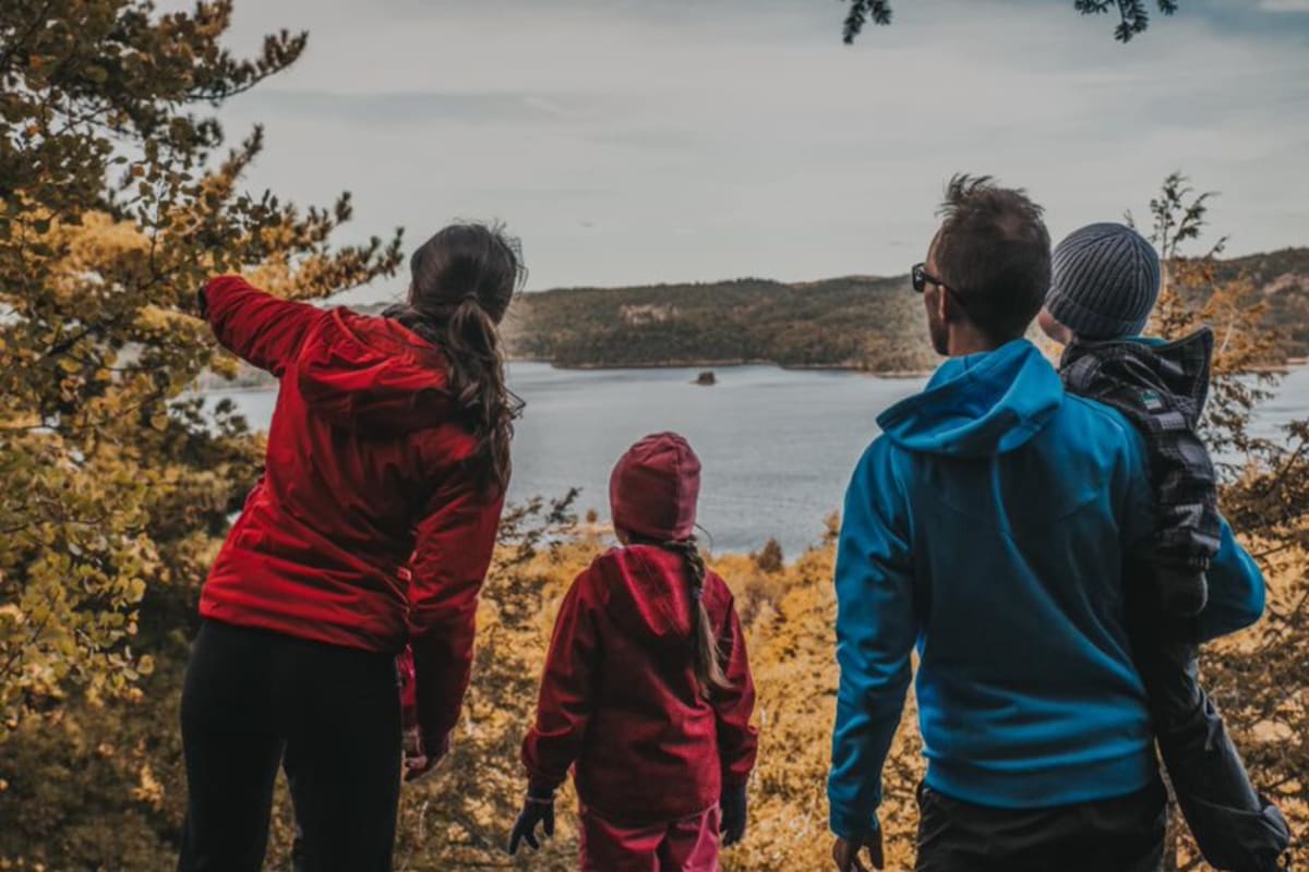 Family hiking in the fall at Base de plein air Air-Eau-Bois.