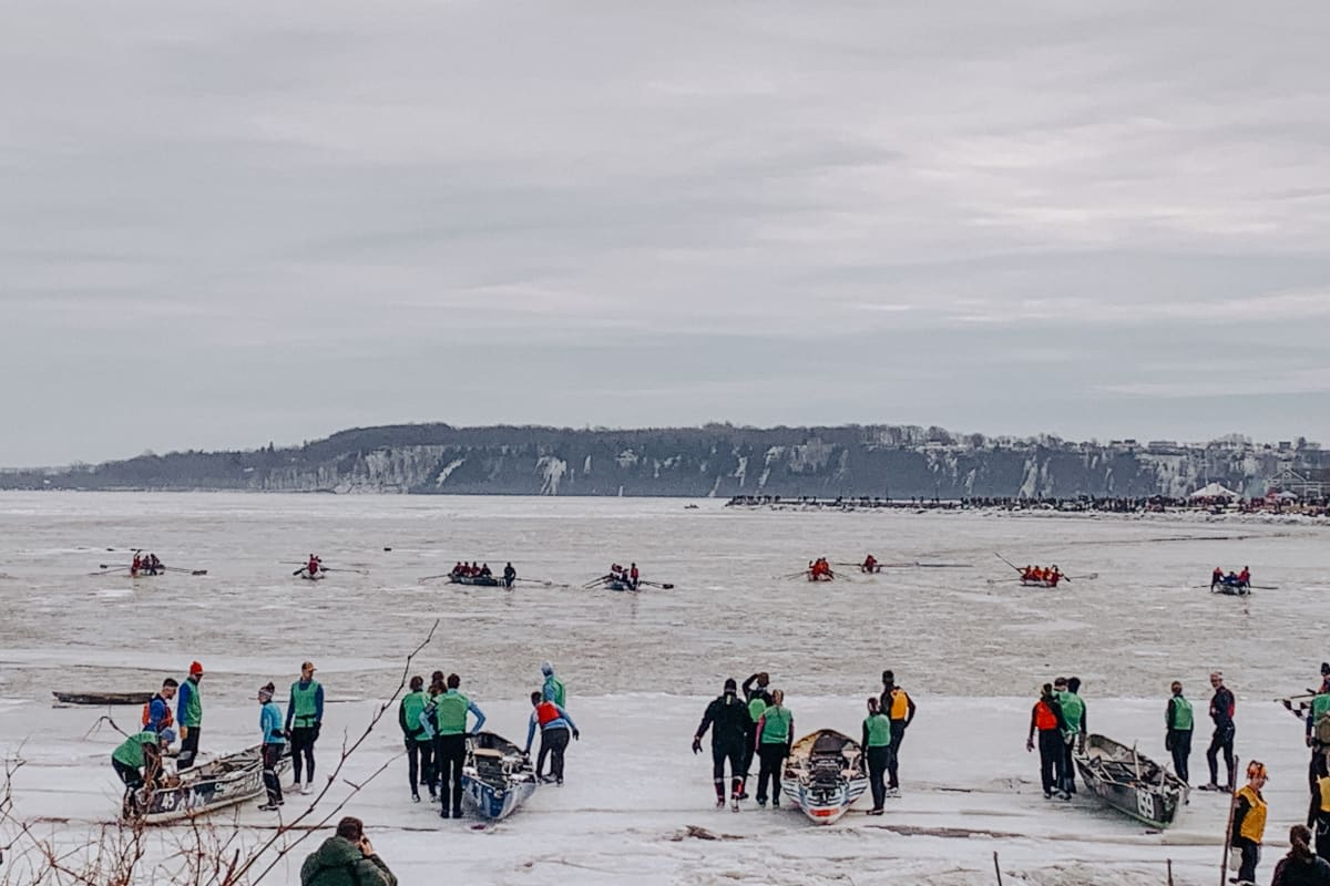Ice canoe race in Portneuf.
