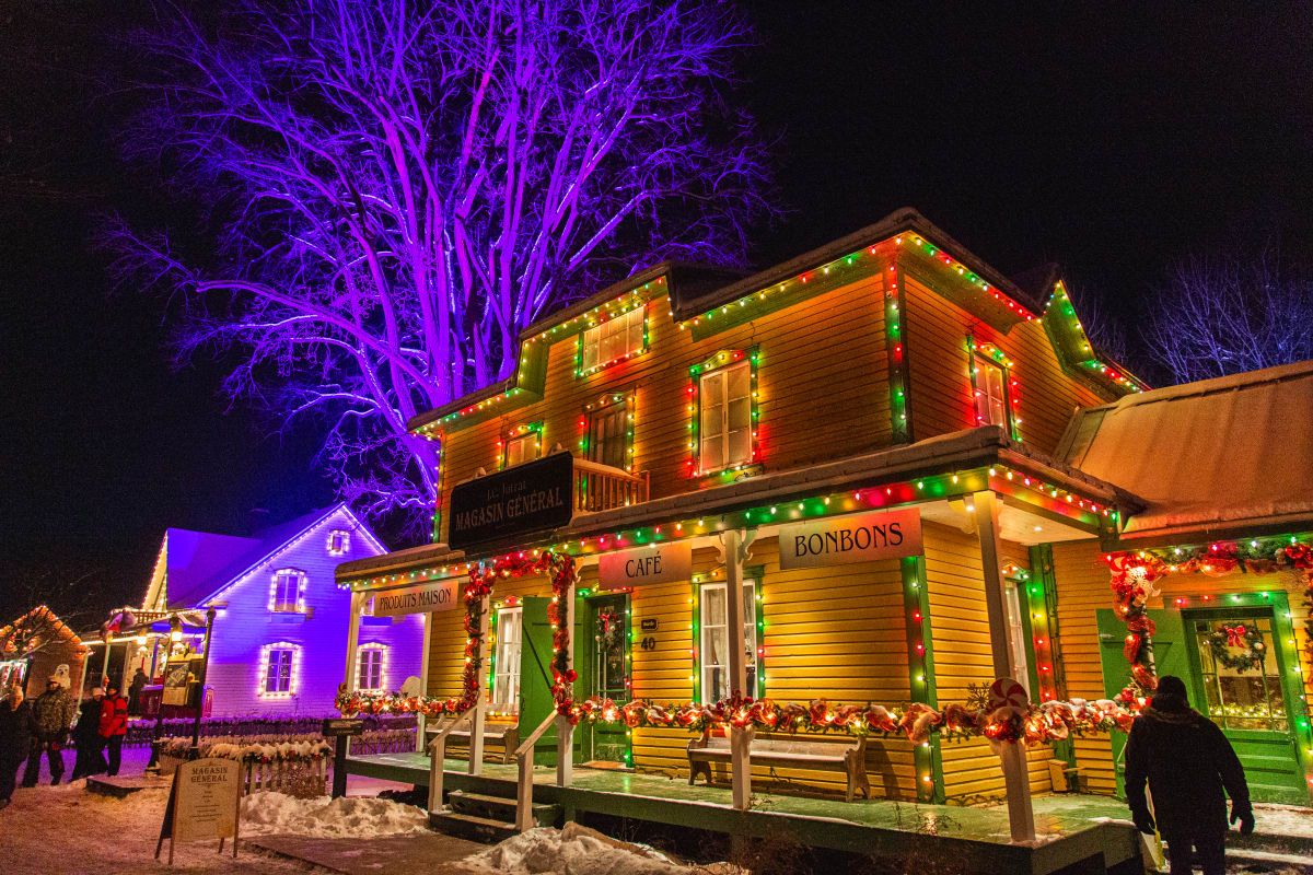 illuminated Village at village québécois d'antan.