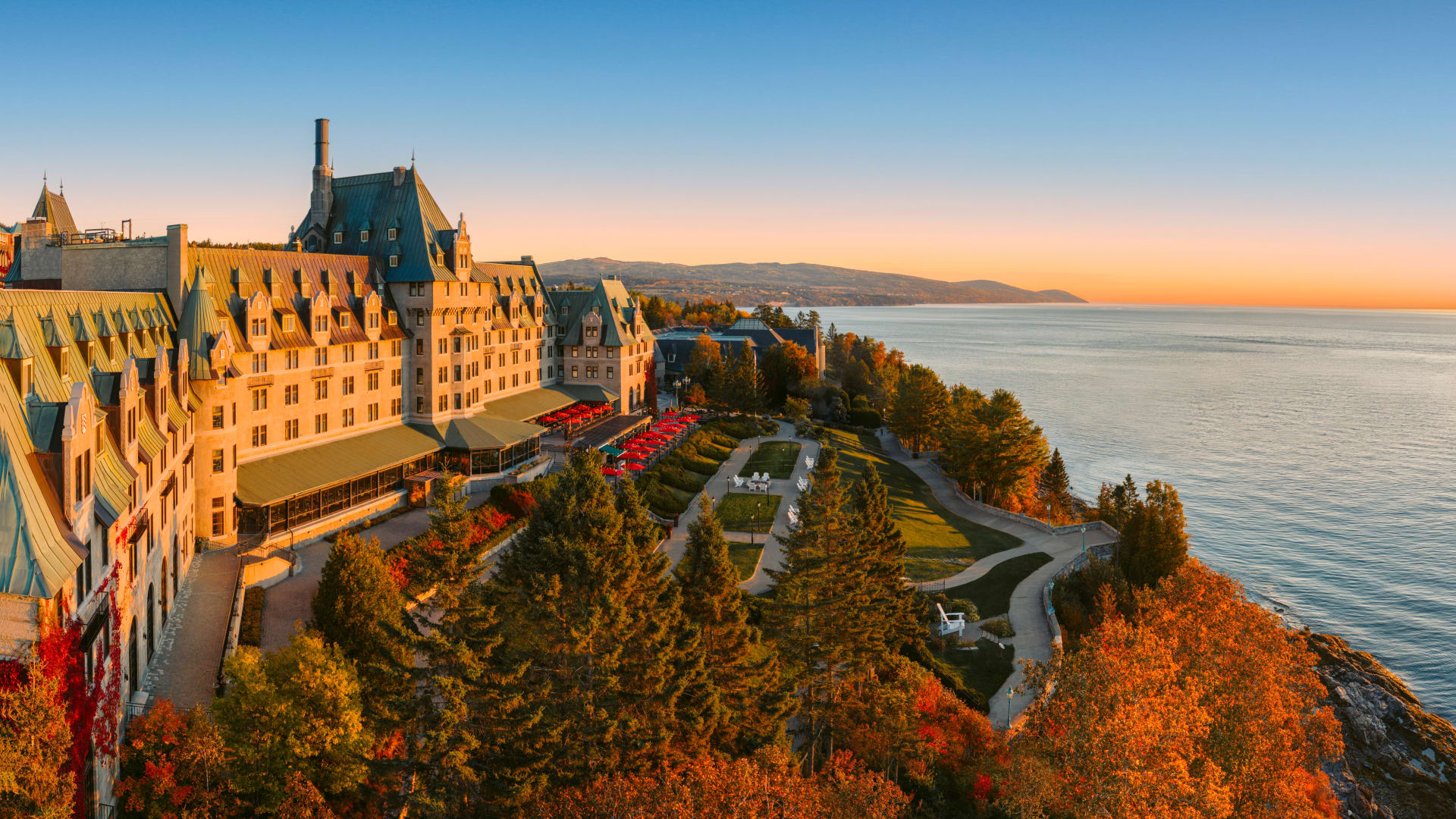 Le Manoir Richelieu en automne.
