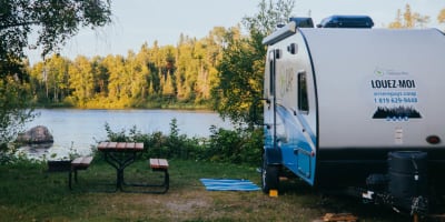 Camping le P'tit Paradis : waterfront campsite