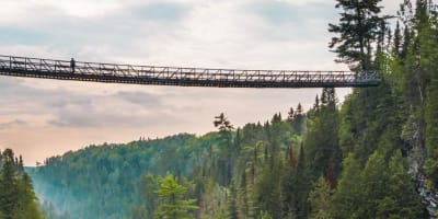 Le Canyon des Portes de l'Enfer - Passerelle suspendue - Suspended footbridge