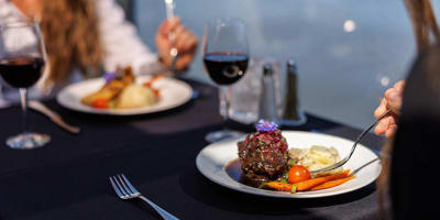 AML Montreal Cruises: 5-course dinner on the river