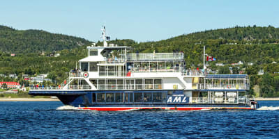 Croisières AML Tadoussac - Croisière aux baleines en bateau d'observation à Tadoussac - Whale Watching Boat Tour in Tadoussac
