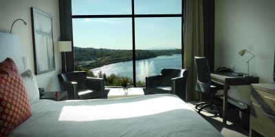 Grand Times Hotel - Sherbrooke - A room overlooking the water