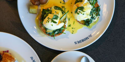 Hôtel Clarendon – photo of two plates of food and a coffee